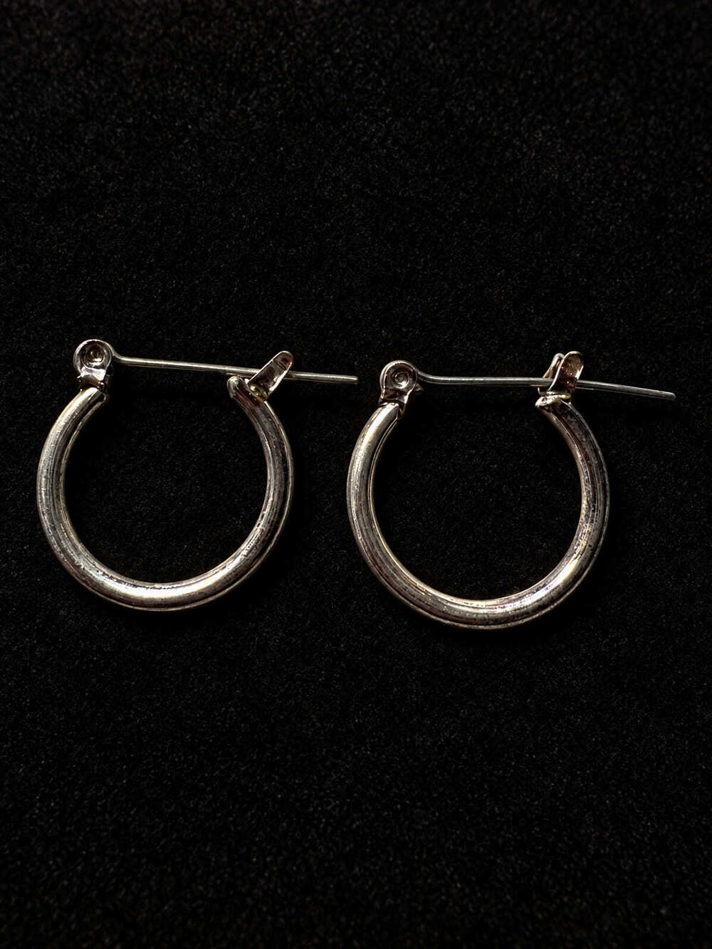⚜️ Silver-Tone Hoop Earrings | Classic Mini Hoops | Hinged Post 💗